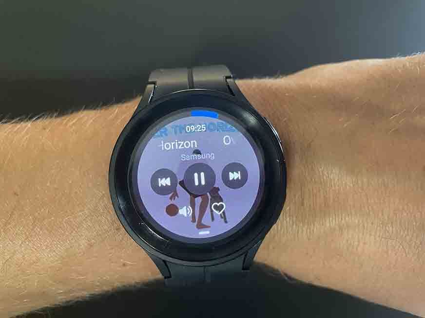 Man sieht die Musikfunktion auf der Samsung Galaxy Watch 5.